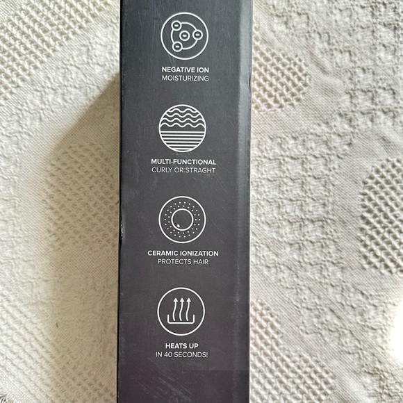 4-In-One Hair Dryer Styling Brush With Ceramic Oval Barrel and Volumizer
1200W - Picture 5 of 12